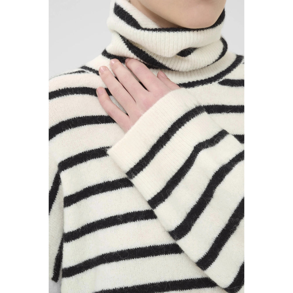 GESTUZ Alpha Ivory & Black Rollneck Sweater