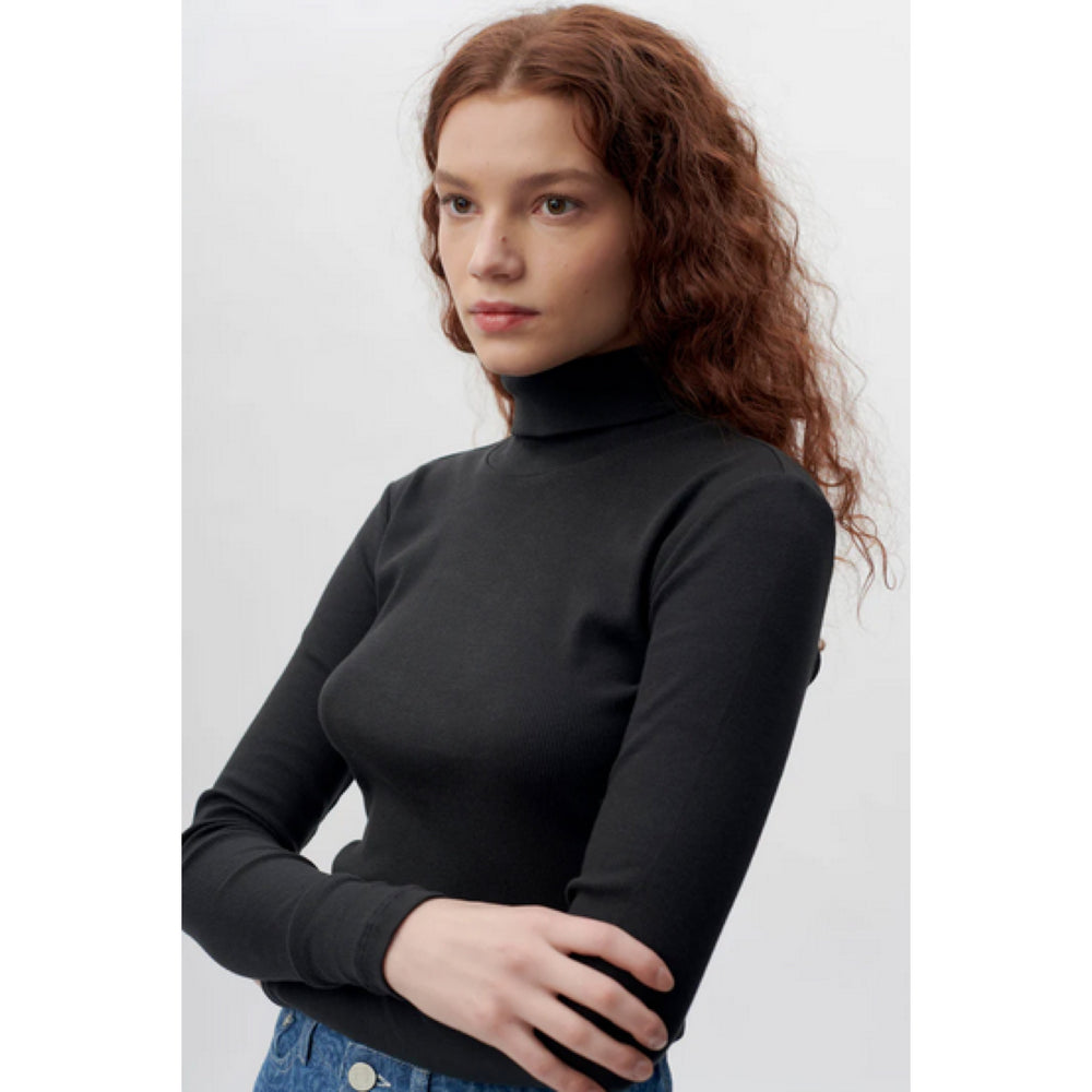 GESTUZ Drew Black Roll Neck Top