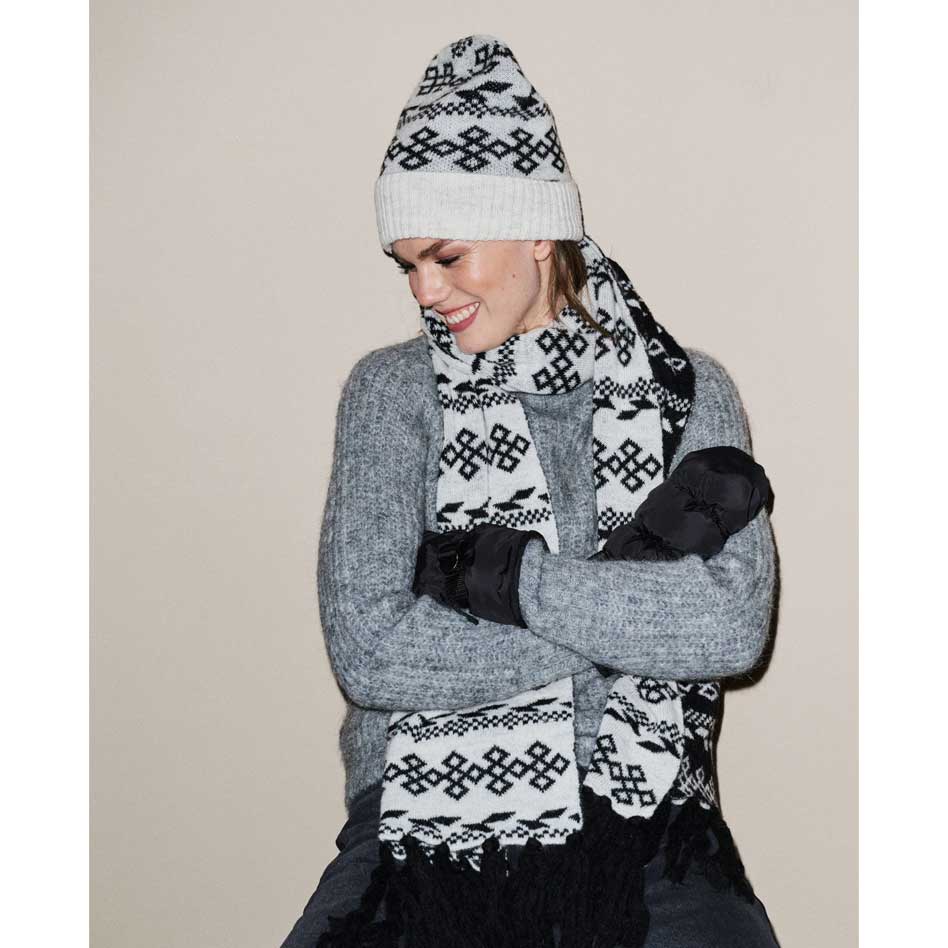 Unmade Copenhagen Devina Black and White Beanie